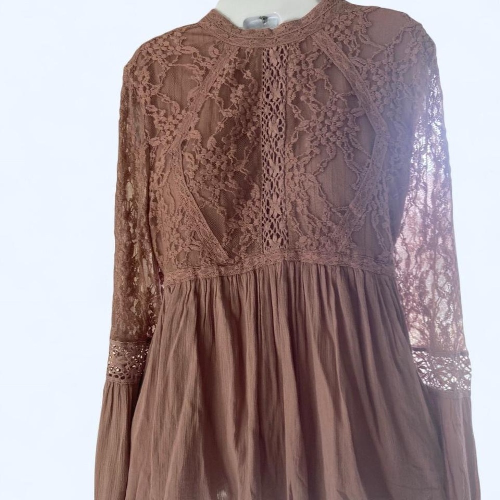 American Eagle Outfitter lace tunic mauve blouse with button up back M